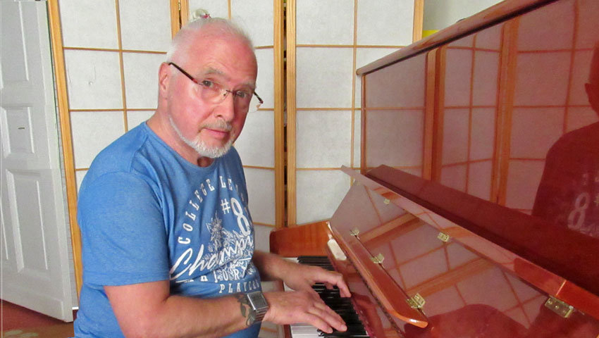 Peter-Michael-Haas-am-Piano